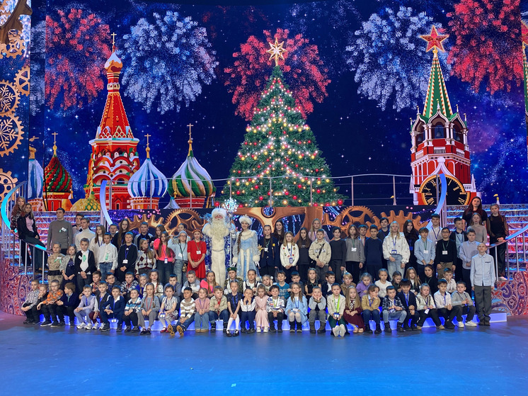 Помощник Президента Российской Федерации Дмитрий Миронов организовал поездку юных ярославцев на Кремлевскую елку