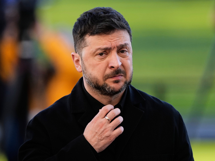 На исходе года не очень легитимный президент Украины Владимир Зеленский резко нарастил публичную активность, вызвав шквал оценок: от обвинений в неадекватности за резкие рождественские речи до подозрений в причастности кого-то, кто стоит «за кулисами» пиар-акций просроченного президента