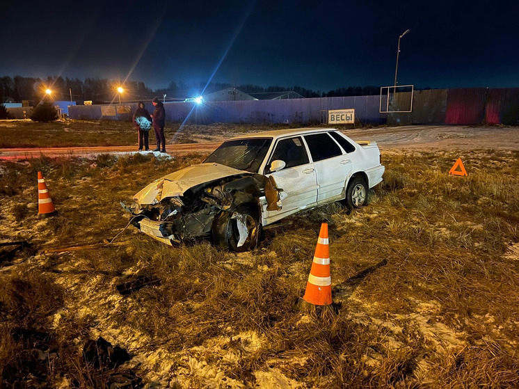 На трассе под Орлом «ВАЗ» съехал в кювет