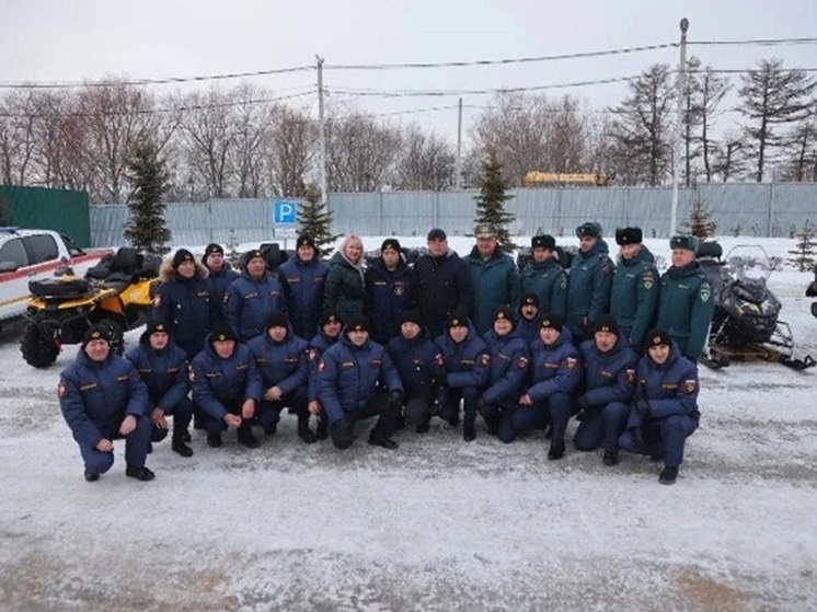 Сахалинские пожарные получили новые внедорожники и снегоходы