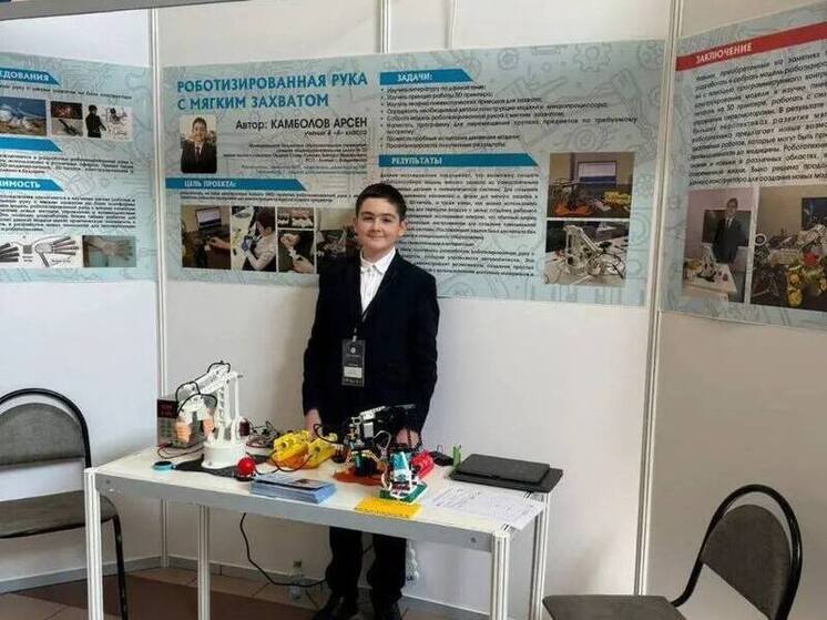 Десятиклассник школы №22 Владикавказа Арсен Камболов стал победителем конкурса на премию Главы Республики Северная Осетия — Алания в области науки и техники в номинации «учащиеся образовательных школ»