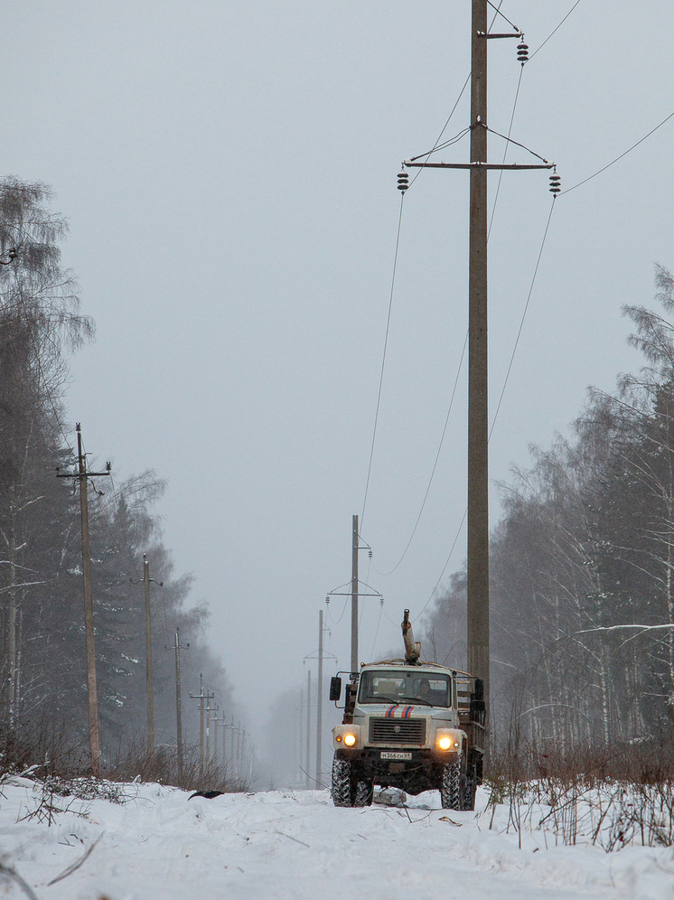 Энергетики восстановили электроснабжение более 60% потребителей после непогоды