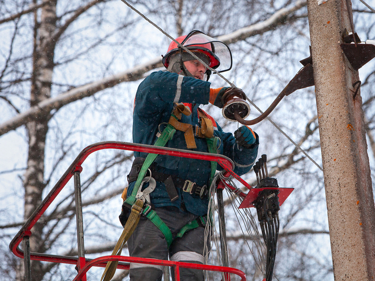 Энергетики «Тверьэнерго» устранили более 80% повреждений на ЛЭП после снежного циклона
