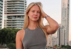 От спортивного купальника к роскошному платью: элегантное преображение Евгении Чикуновой