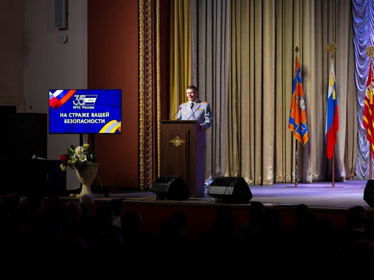  Смоленск отметил 35-летие МЧС России: награды, поздравления и слова благодарности спасателям