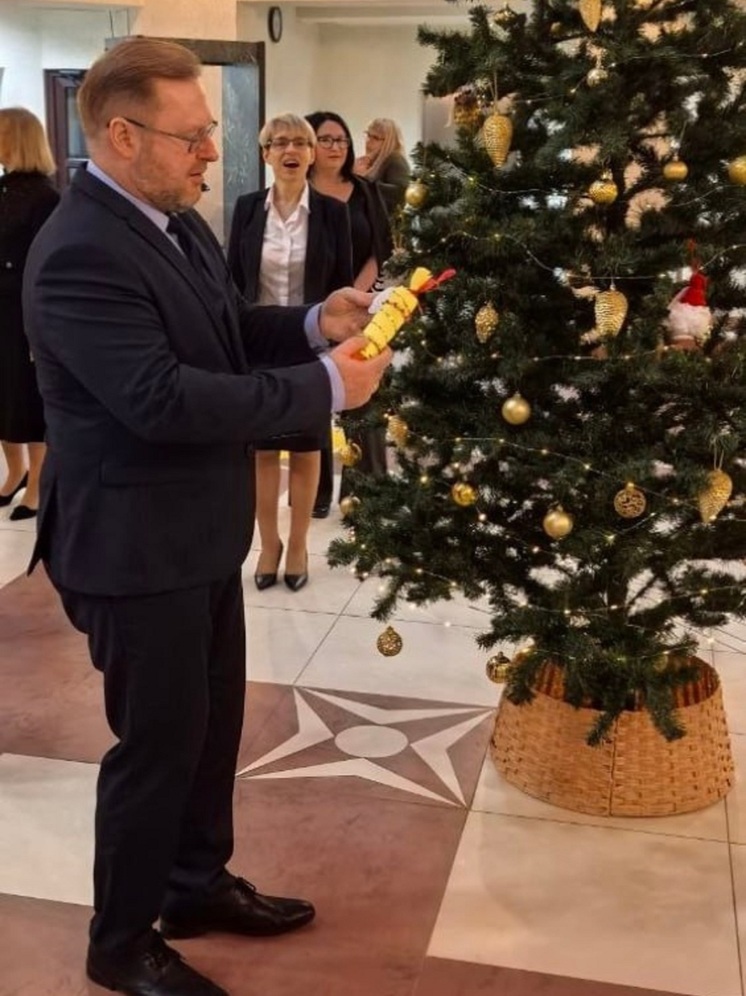 В Псковском областном суде исполняют новогодние желания детей сотрудников