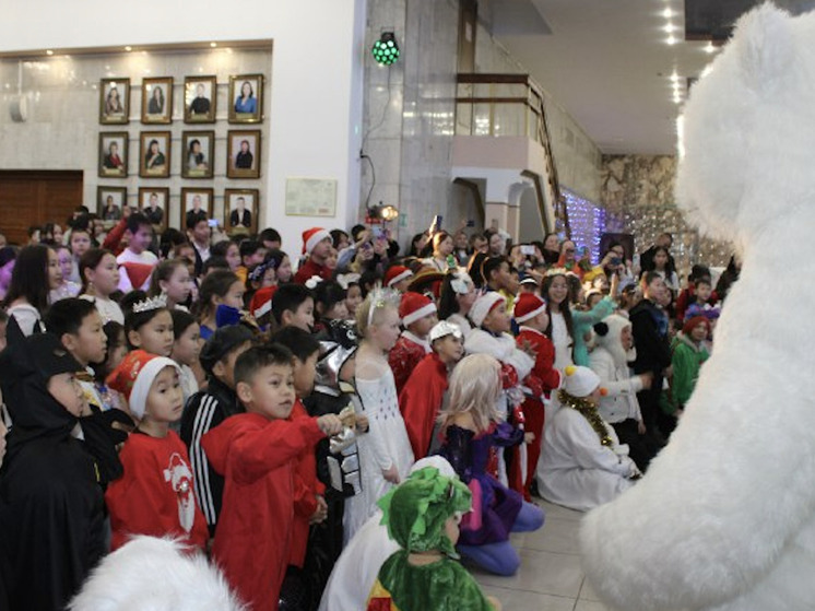  В столице Тувы состоялся новогодний утренник для детей участников СВО