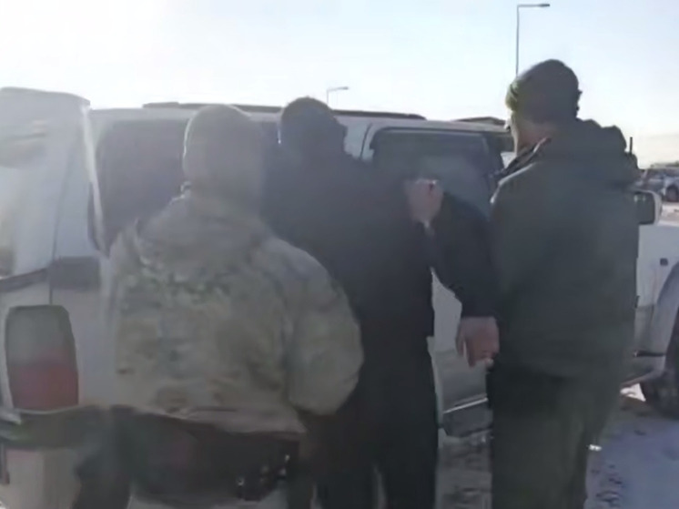 Очередных таксистов-нелегалов поймали в Артеме и выдворили из страны