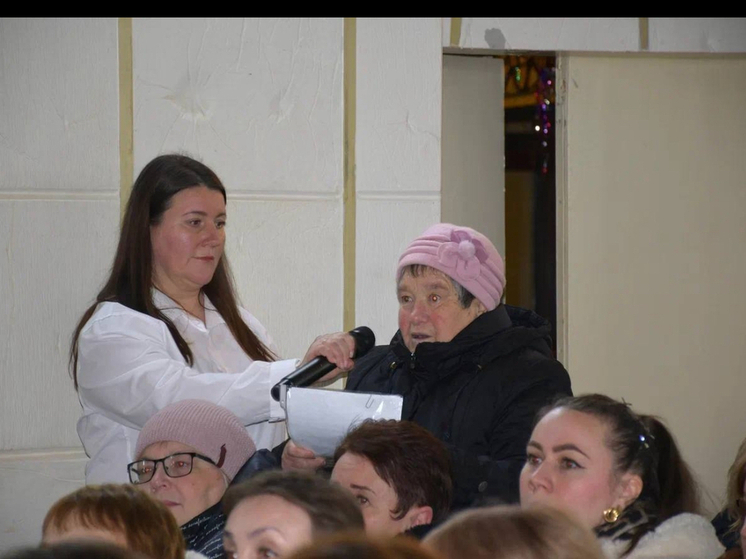 Глава Смоленского округа Ольга Павлюченкова провела "открытый микрофон" с жителями деревни Сметанино