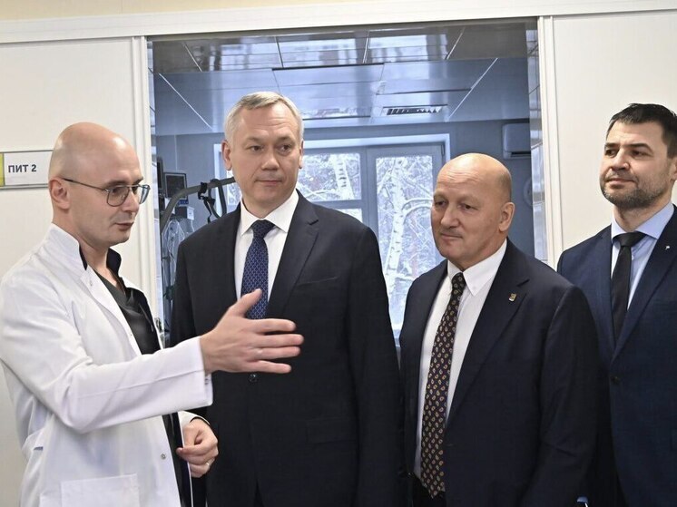Андрей Травников проверил готовность областной больницы к праздникам