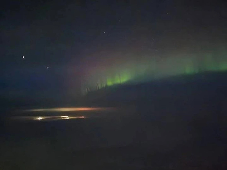 Северное сияние увидели пилоты иркутского МС-21