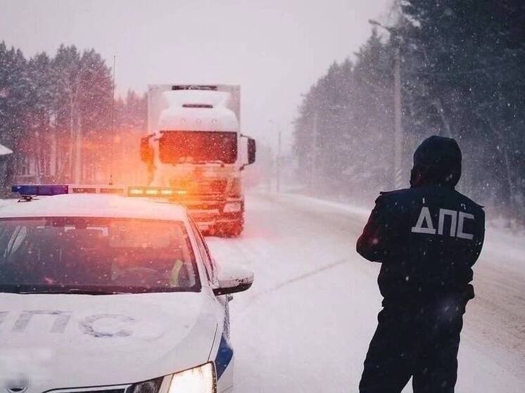 В Тайшетском районе перекрыт участок федеральной трассы из-за скользкости