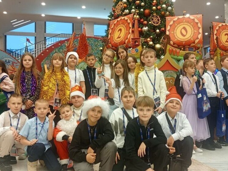 Херсонские школьники побывали на Кремлевской елке в Москве