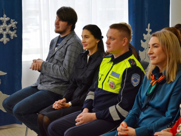 «Полицейский Дед Мороз» побывал в гостях у детей из Смоленской области