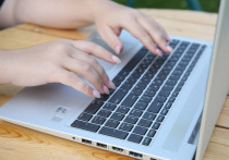 Любить свою работу – это же просто мечта. Не всякий может сказать о себе, что ему нравится то, чем он занимается ради хлеба насущного. Но, оказывается, идеализация своей карьеры может иметь неприятные последствия. Например, привести к эмоциональному выгоранию и чувству вины. Во всяком случае, об этом предупреждают некоторые специалисты.
