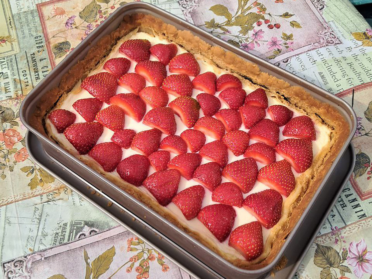 Мозг, желудок и социальные привычки объединяются, чтобы заставить человека насладиться сладким финалом обеда