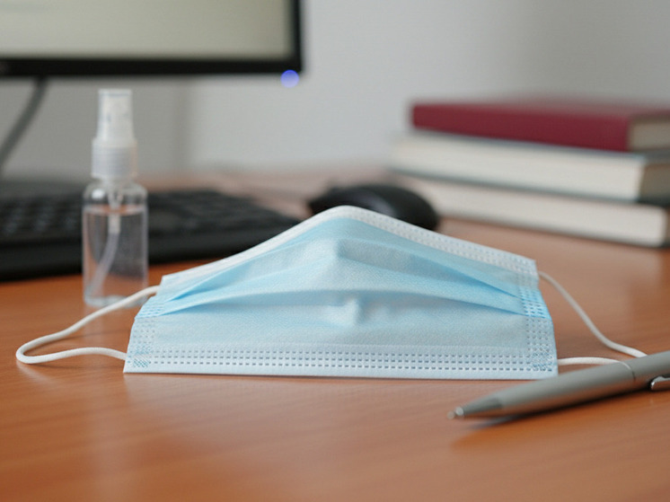 Антиковидные меры в Петербурге продлятся еще год