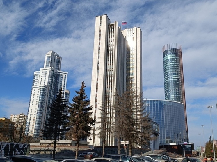 Денис Паслер поздравил свердловских спасателей с профессиональным праздником