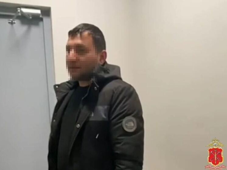 Мигрант-нелегал устроил мобильный алкомаркет на заправке во Всеволожском районе