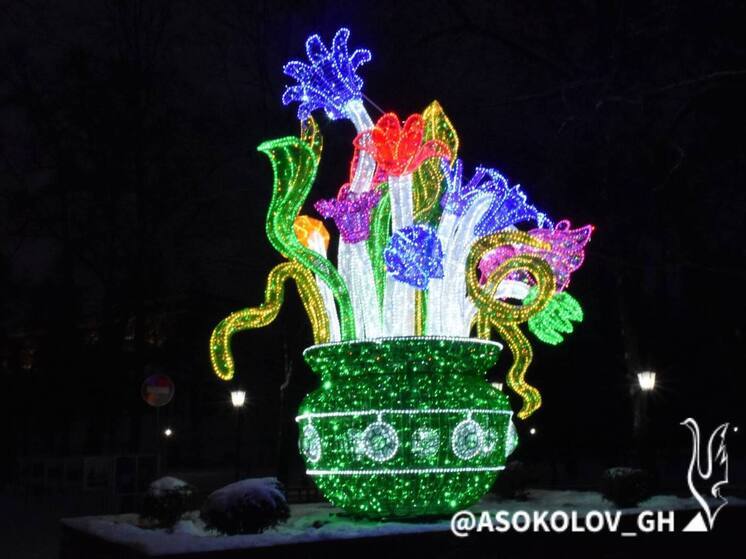 В Гусь-Хрустальном показали четырехметровый "Стеклянный букет"