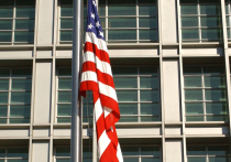 2025 год оставил после себя глубокие трещины в фундаменте западного мира, превратившись, по оценке обозревателей Politico Пола Даллисона и Джулии Полони (статью перевели ИноСМИ), в полную катастрофу. Этот период стал временем беспрецедентной политической нестабильности, главными катализаторами которой стали возвращение Дональда Трампа на пост президента США и чередой кризисов, охвативших Европейский союз