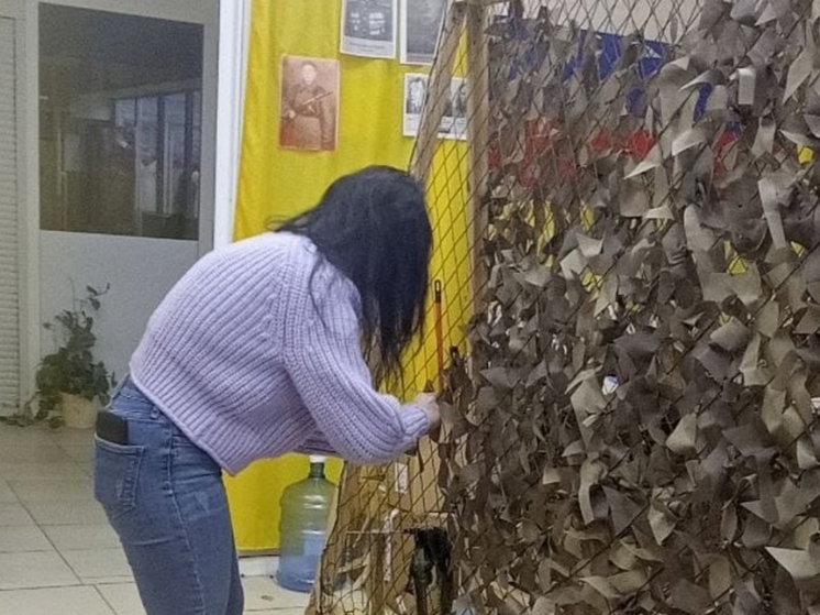 В Калининграде осужденные сплели маскировочные сети для армии