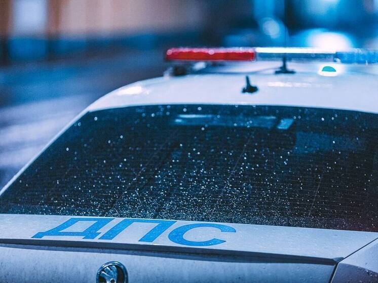 В 27-градусный мороз зеленогорские гаишники отбуксировали сломавшийся автомобиль