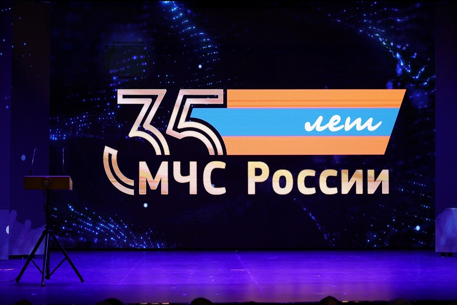 Новгородских спасателей поздравили с профессиональным праздником