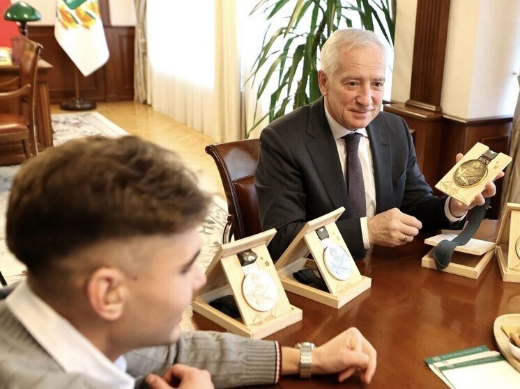 Губернатор Томской области встретился с сурдлимпийским чемпионом Степаном Скосырским