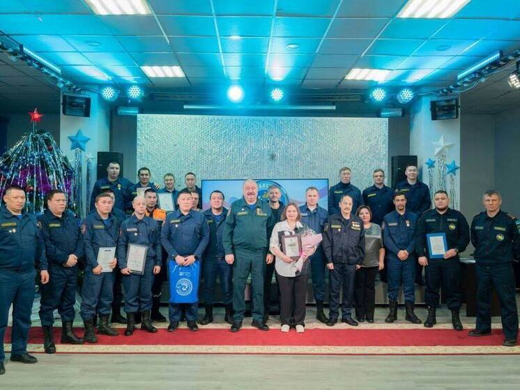 Лучших спасателей Тазовского района наградили почетными грамотами
