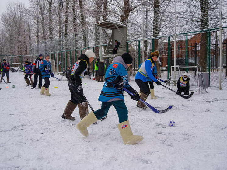 В Туле 280 команд школьников сыграли в хоккей в валенках
