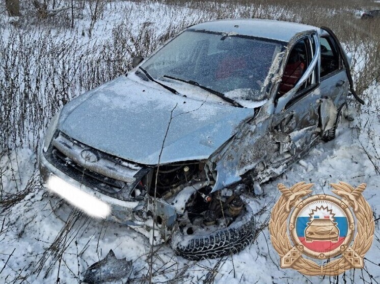 В Ивантеевском районе грузовик протаранил припаркованные автомобили