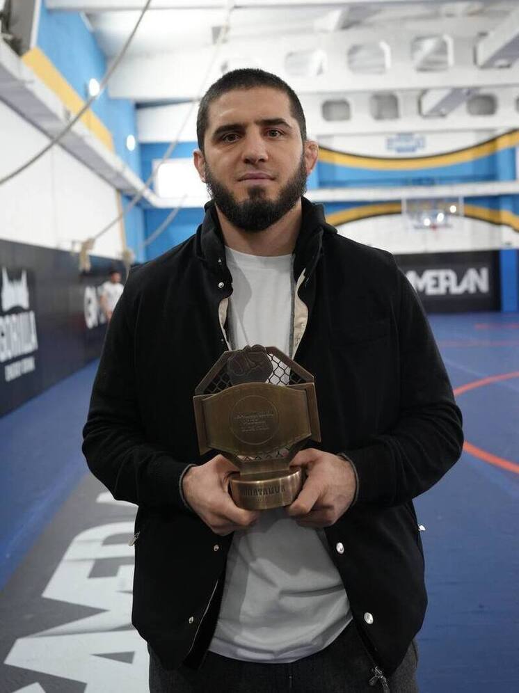 Ислам Махачев признан лучшим бойцом России 2025 года