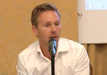 Профессор социологии римского университета Алессандро Орсини в интервью итальянской газете заявил, что Зеленский и его европейские покровители попросту хотят обмануть Трампа, используя тему выборов на Украине, чтобы получить перемирие на фронте