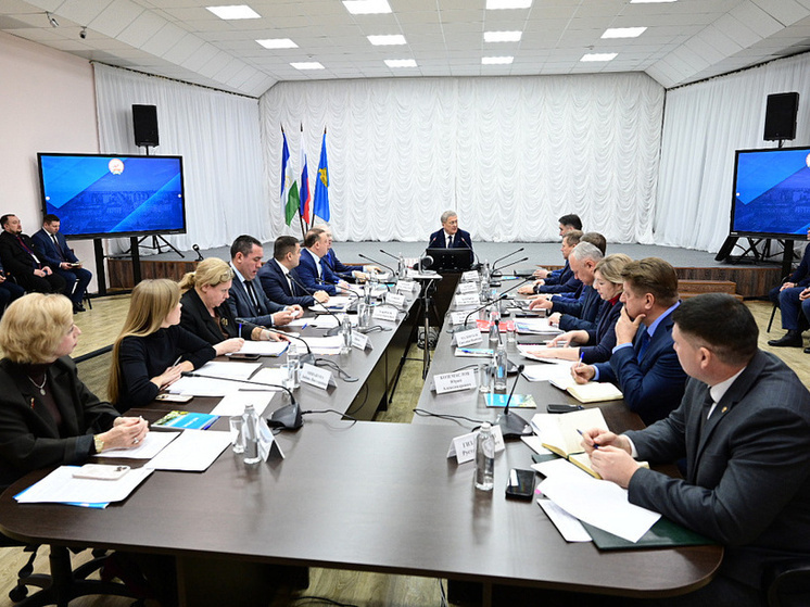 Глава Башкирии Радий Хабиров на совещании во время рабочей поездки в Белорецкий район сообщил, что в актуализированную дорожную карту развития Белорецкого района включены 102 мероприятия на общую сумму 15,7 млрд рублей