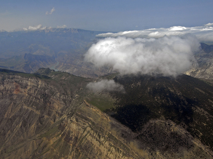 В горах Казахстана погиб альпинист, его товарищи пропали без вести