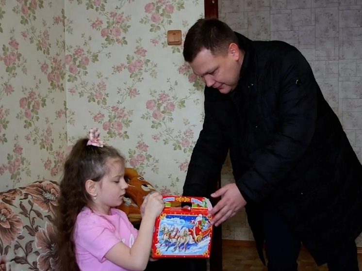 Мэр Ясинский исполнил новогоднюю мечту девятилетней девочки