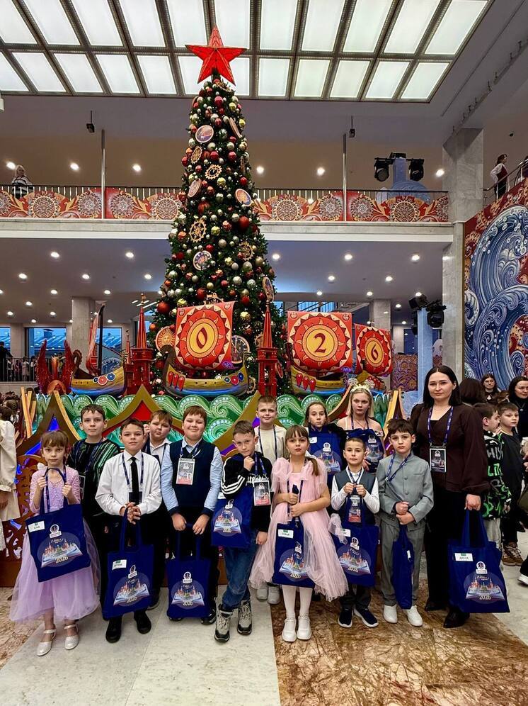 Школьники из Адыгеи поучаствовали в Кремлёвской ёлке
