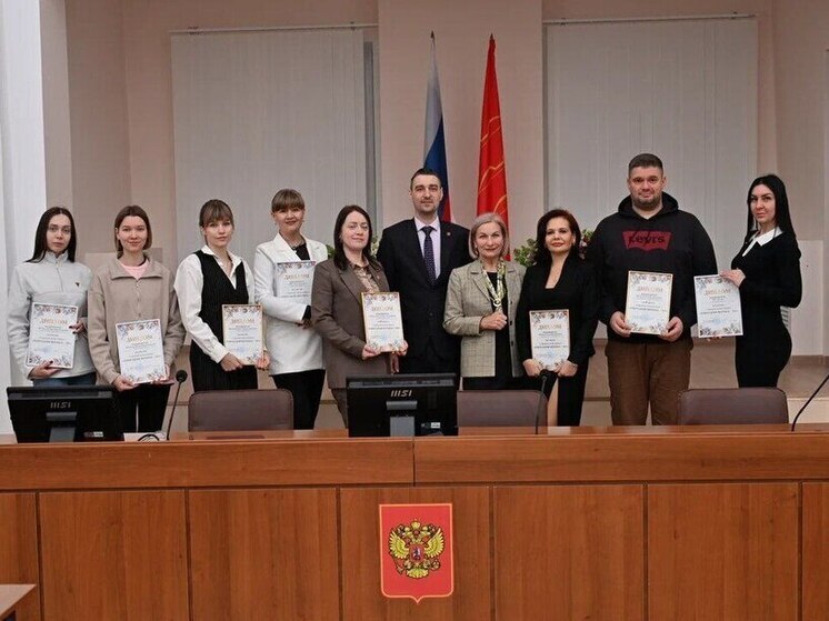 В Великих Луках  объявили победителя конкурса «Новогодняя витрина-2025» в Великих Луках