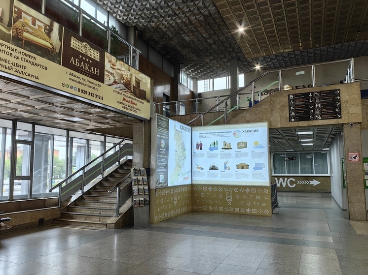 Летевший из Москвы самолет провел 7 часов в Абакане из-за плохой погоды