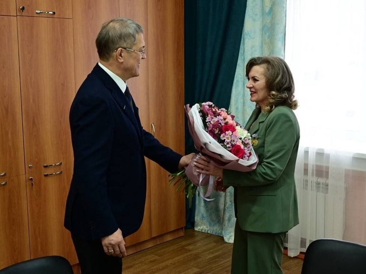 Радий Хабиров навестил мать погибшего Героя России Максима Рыбакова