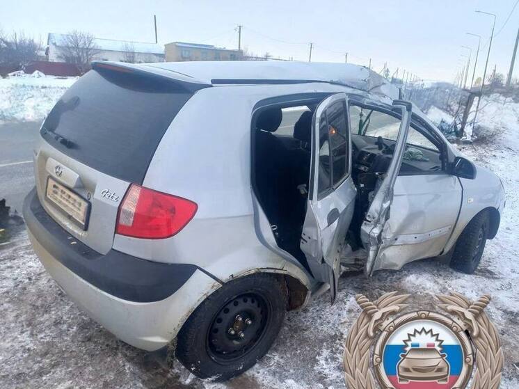 В Краснокутском районе иномарка влетела в опору ЛЭП