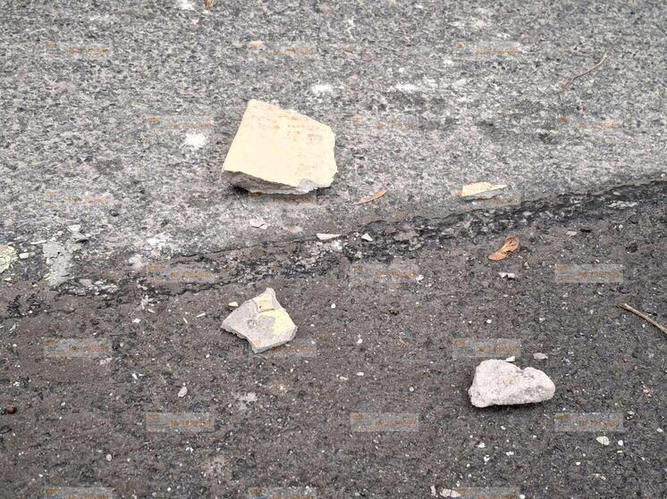 Петербуржцы пожаловались на разрушение фасада дома на Большом Сампсониевском