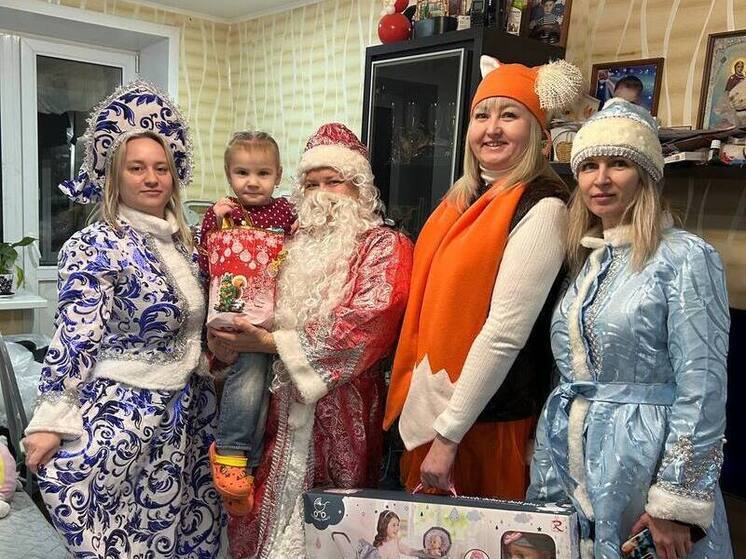 Смоленские судебные приставы исполняют заветные желания детей