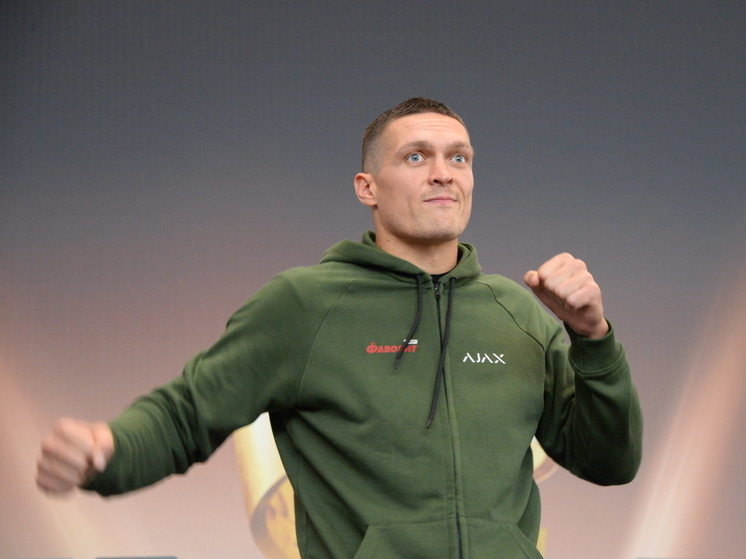 Боксер Усик остался без крымской недвижимости вслед за правящей на Украине семьей