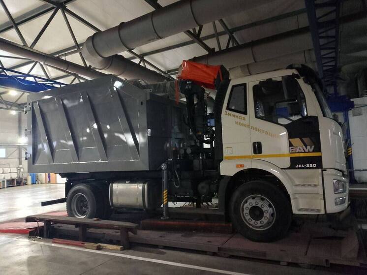 В Калининградскую область привезли новую технику для вывоза крупного мусора