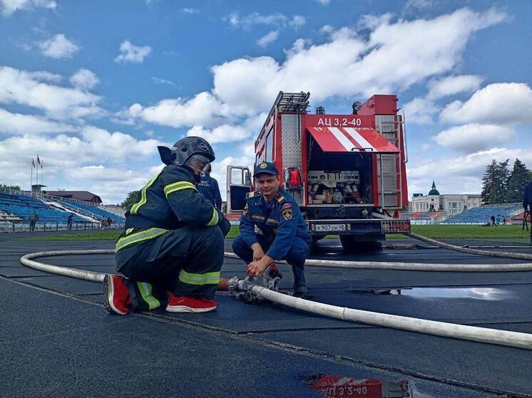 Глава города Ельца поздравил сотрудников МЧС с 35-летием службы