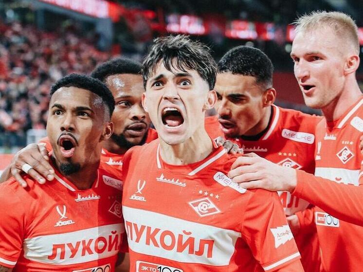 Ну, вы же понимаете, «Спартак» уже выиграл чемпионат России по футболу. Вот только речь не о золотых медалях, которые получены в ходе матчей. Речь о пиаре, слухах, сплетнях, которые окружают «красно-белых». Эта зимняя пауза не стала какой-то другой. Вокруг команды крутится огромное количество историй, начиная от того, кто будет тренером, заканчивая тем, что бразильцы не хотят отдавать московскому клубу одного из своих лидеров.  