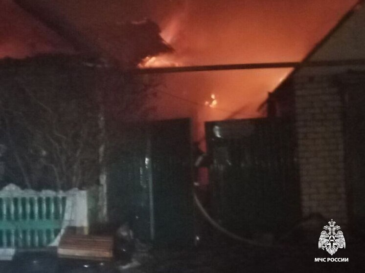 В Корочанском округе во время пожара пострадали кровли дома и гаража