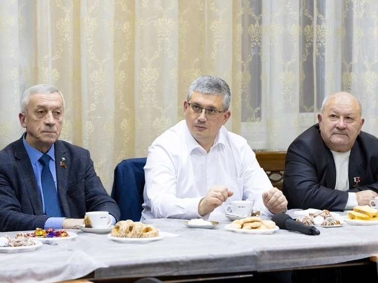 Глава города поздравил с Новым годом смоленских ветеранов